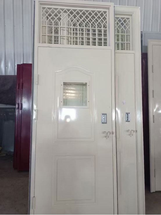 莲湖学校教室门 莲湖学校教室门