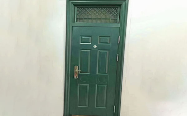 莲湖学校教室门