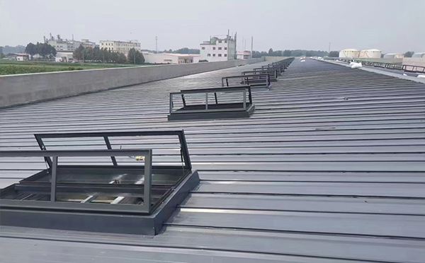 某中学室内体育馆莲湖排烟窗改造项目