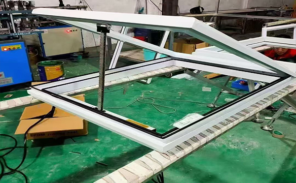 某地下车库出入口莲湖排烟窗配置工程