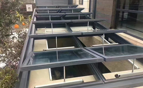 某轨道交通车辆维修车间莲湖排烟窗应用