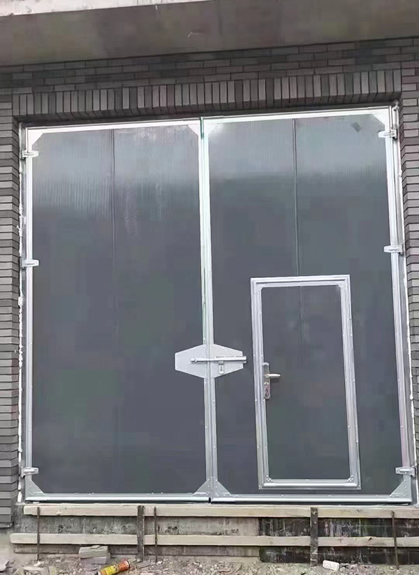 莲湖工业平开门在大型设备制造车间的应用实例